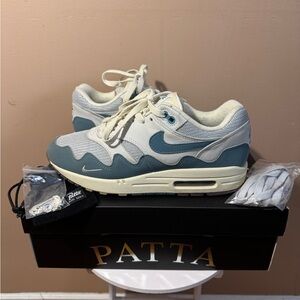 Nike Air Max Patta Waves size 8